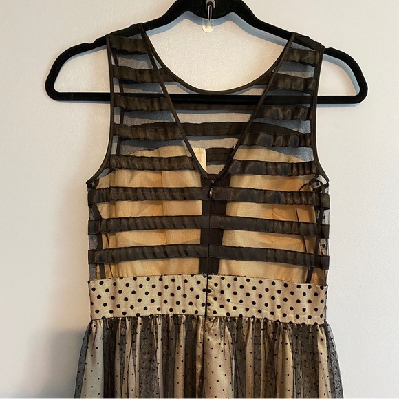 Hailey Logan Cream & Black Lace Gown - Picture 6 of 10